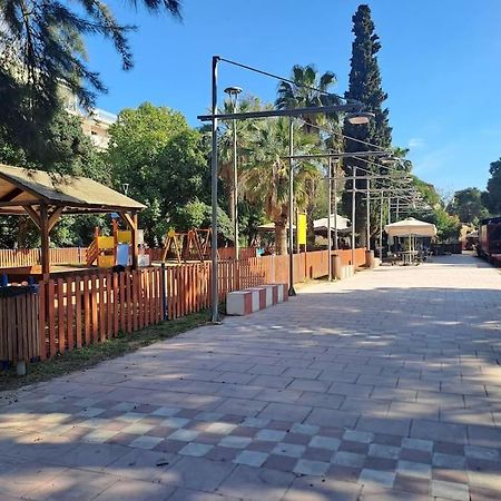 Δίπλα Στο Πάρκο Apartment Kalamata Exterior foto